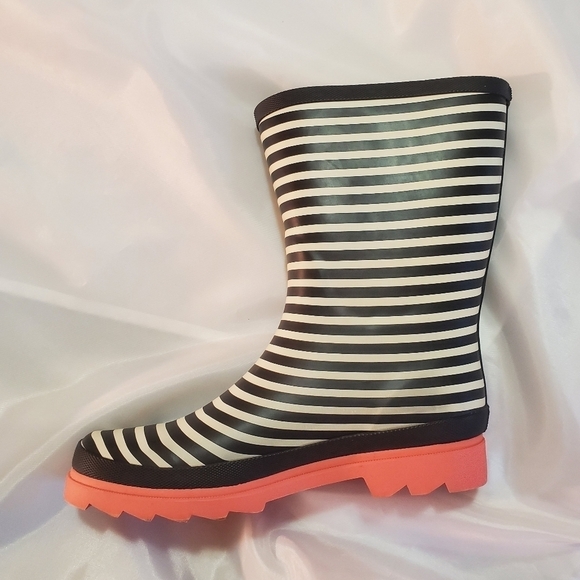 JOURNEE COLLECTION "Settle" Rain Boot in Stripped Black & Cream with Coral Sole - Picture 16 of 16
